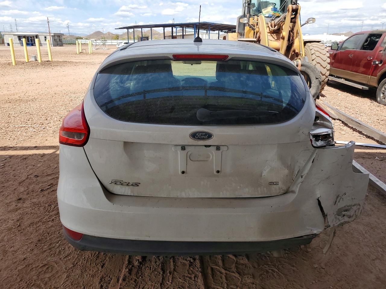 2018 FORD FOCUS SE photo 6