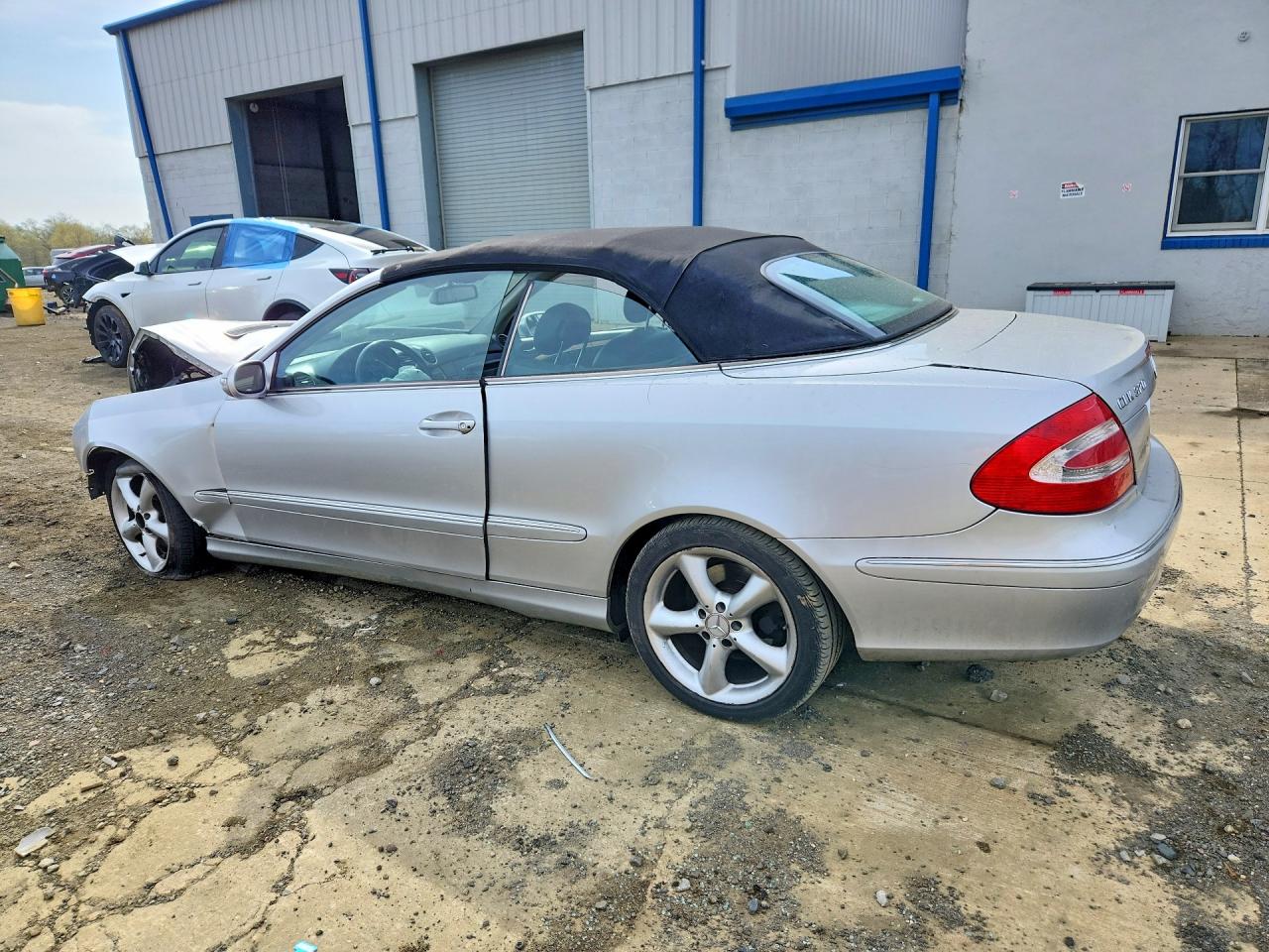 2005 MERCEDES-BENZ CLK 320 photo 4