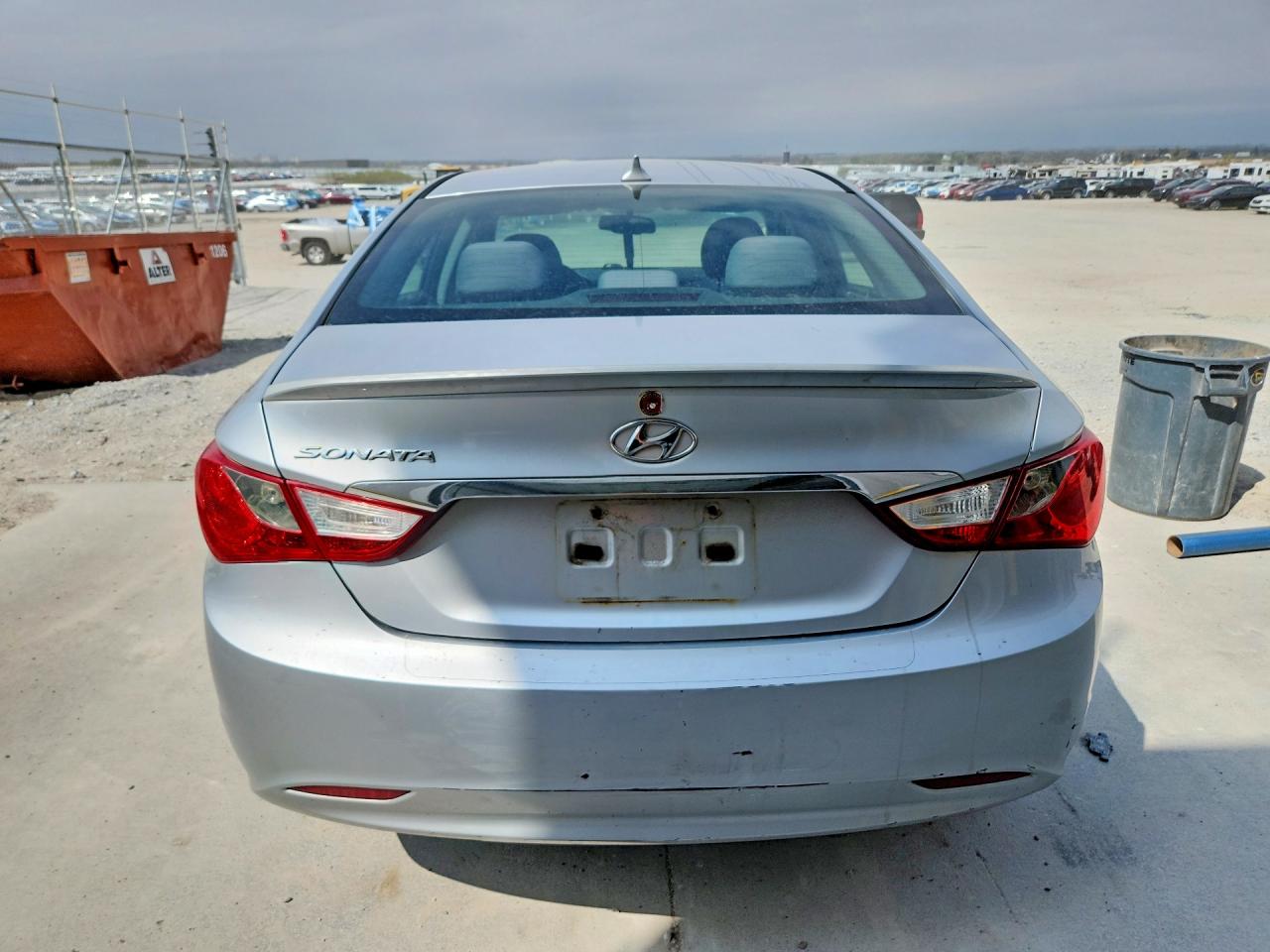 2013 HYUNDAI SONATA GLS photo 16