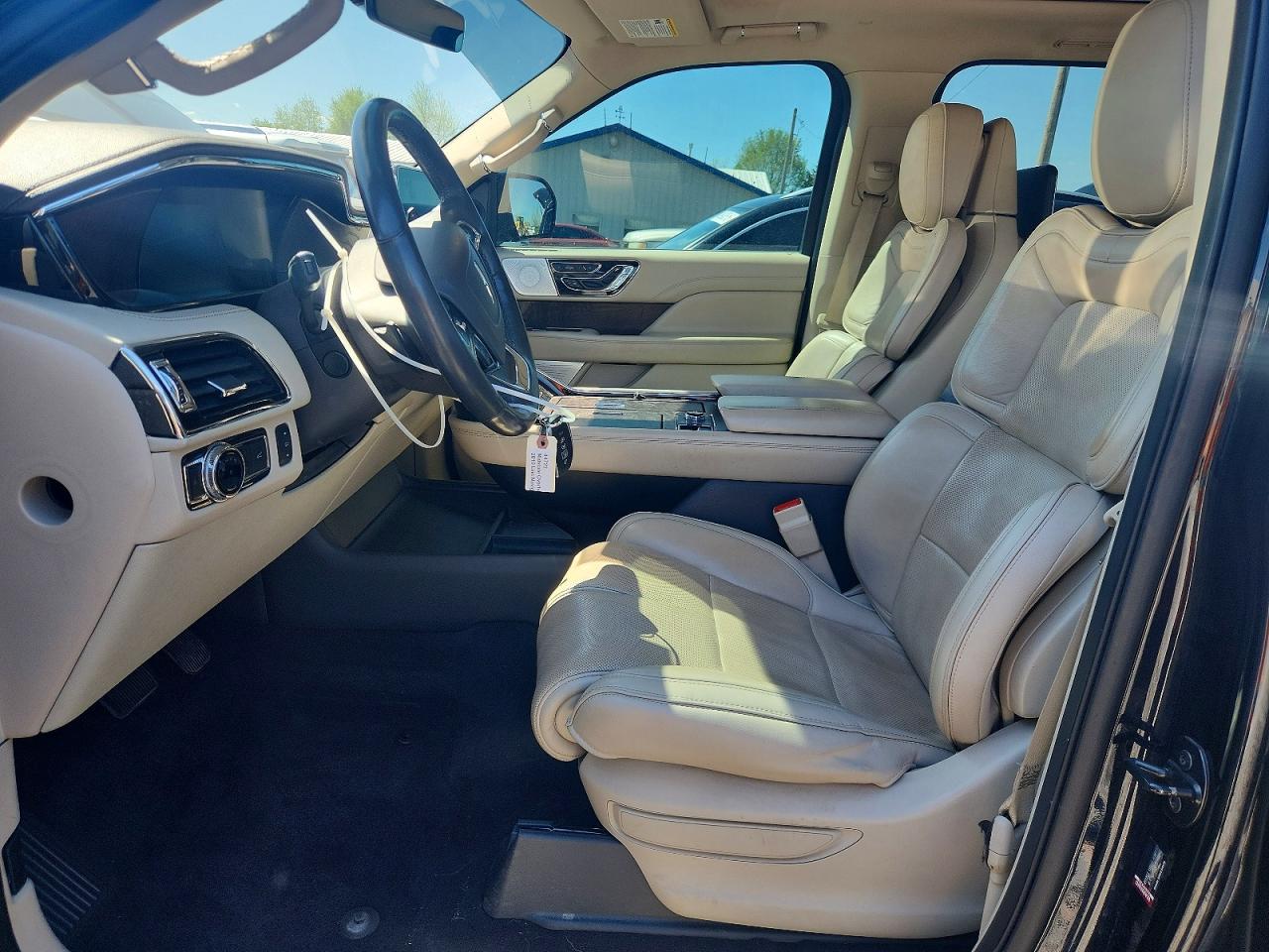 2019 LINCOLN NAVIGATOR L RESERVE photo 19