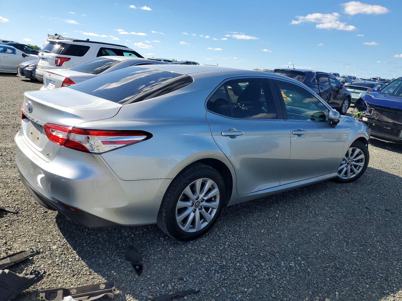 2018 TOYOTA CAMRY LE photo 7