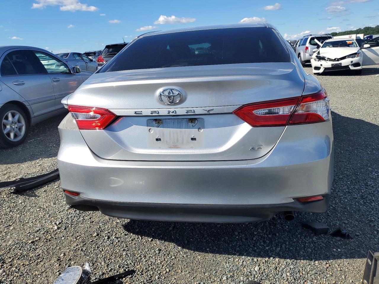 2018 TOYOTA CAMRY LE photo 16