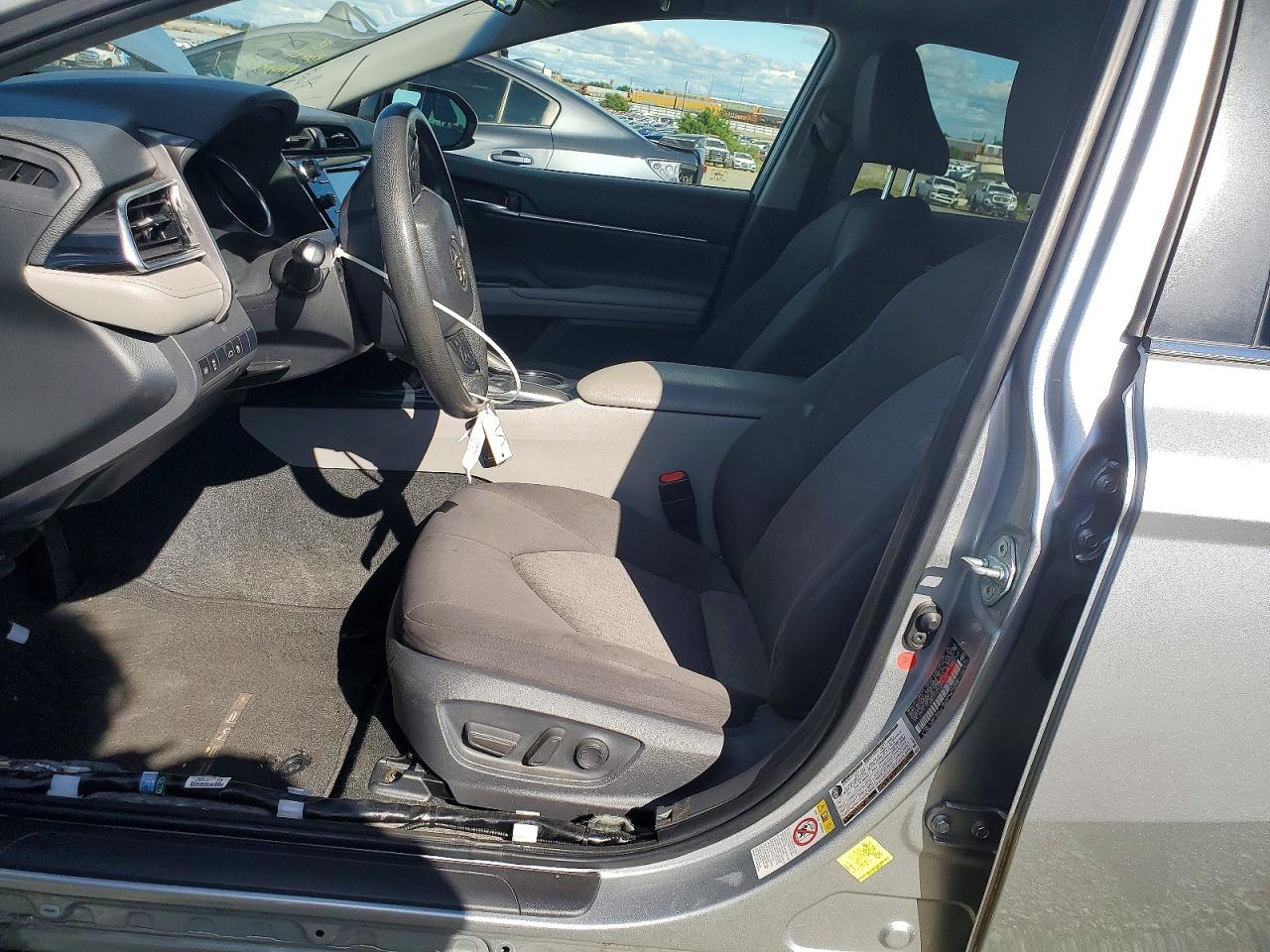 2018 TOYOTA CAMRY LE photo 19