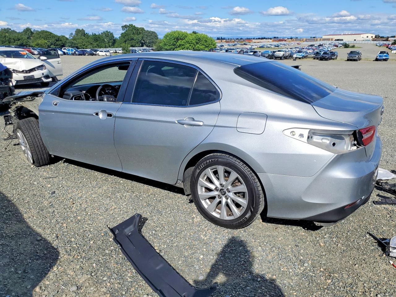 2018 TOYOTA CAMRY LE photo 4