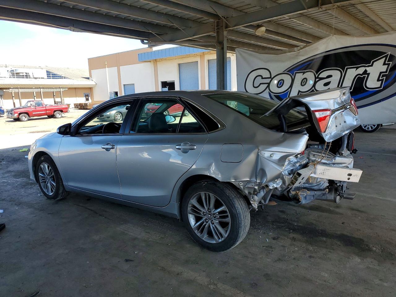 2017 TOYOTA CAMRY SE photo 4