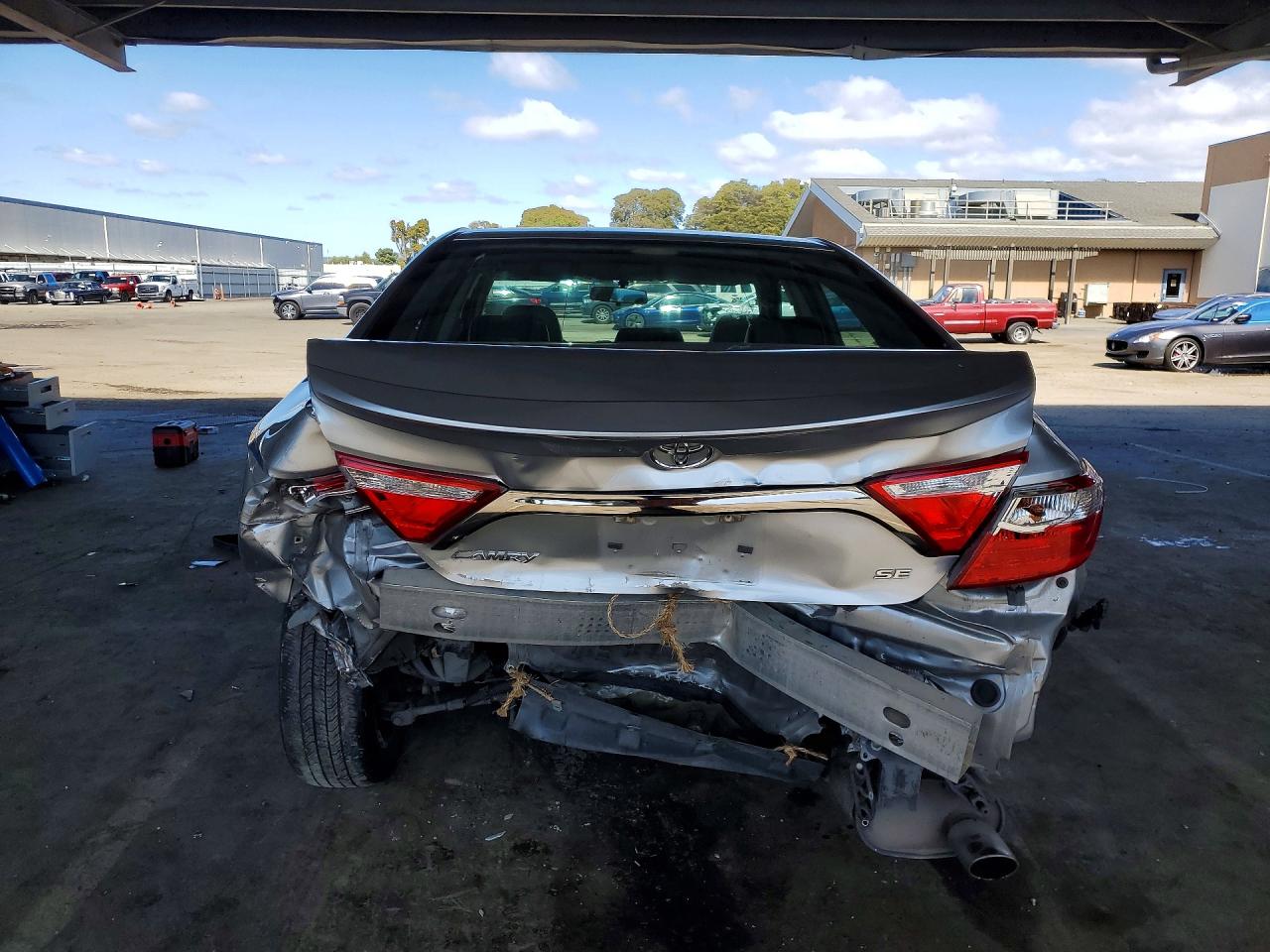 2017 TOYOTA CAMRY SE photo 16