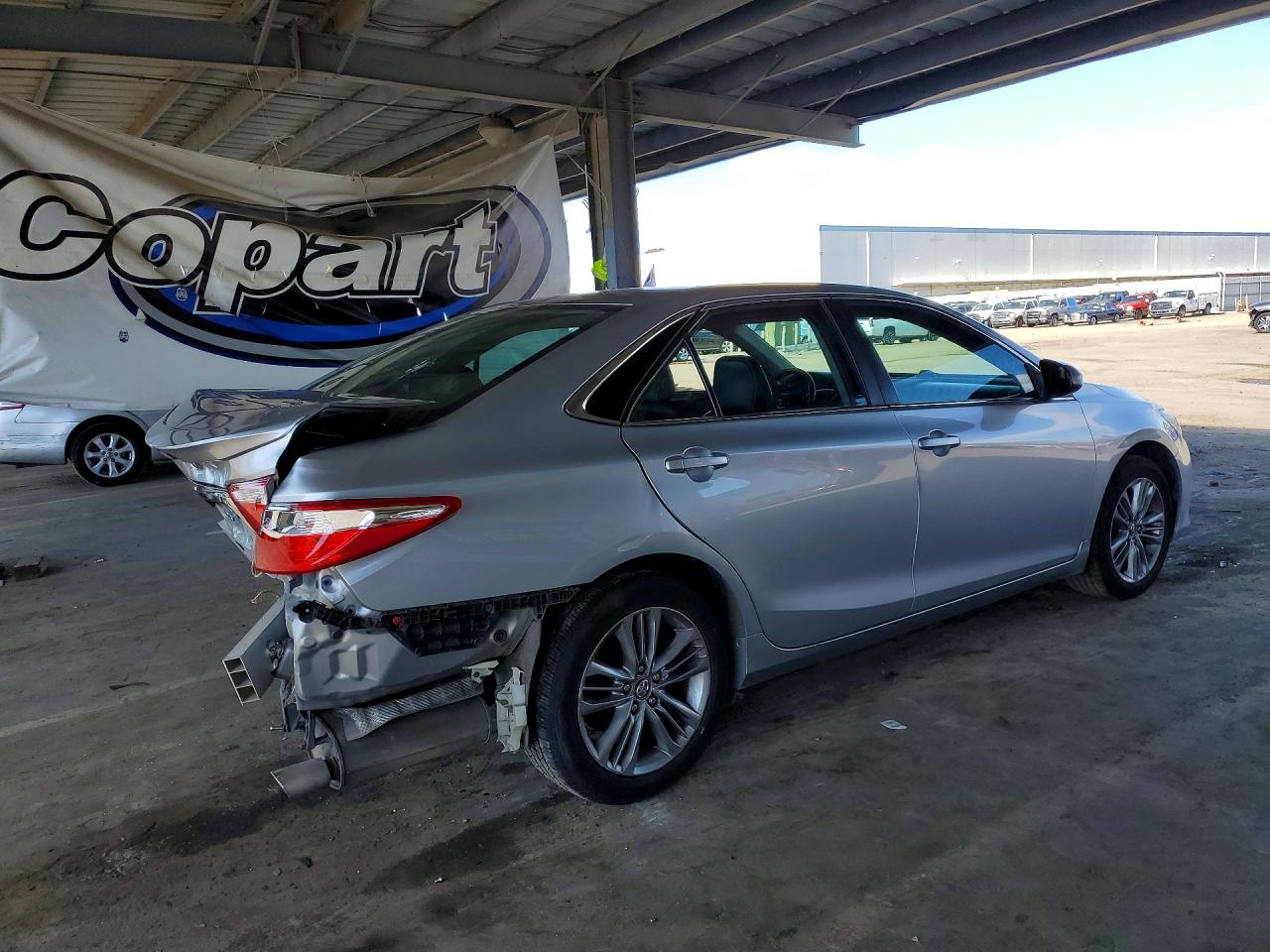 2017 TOYOTA CAMRY SE photo 7