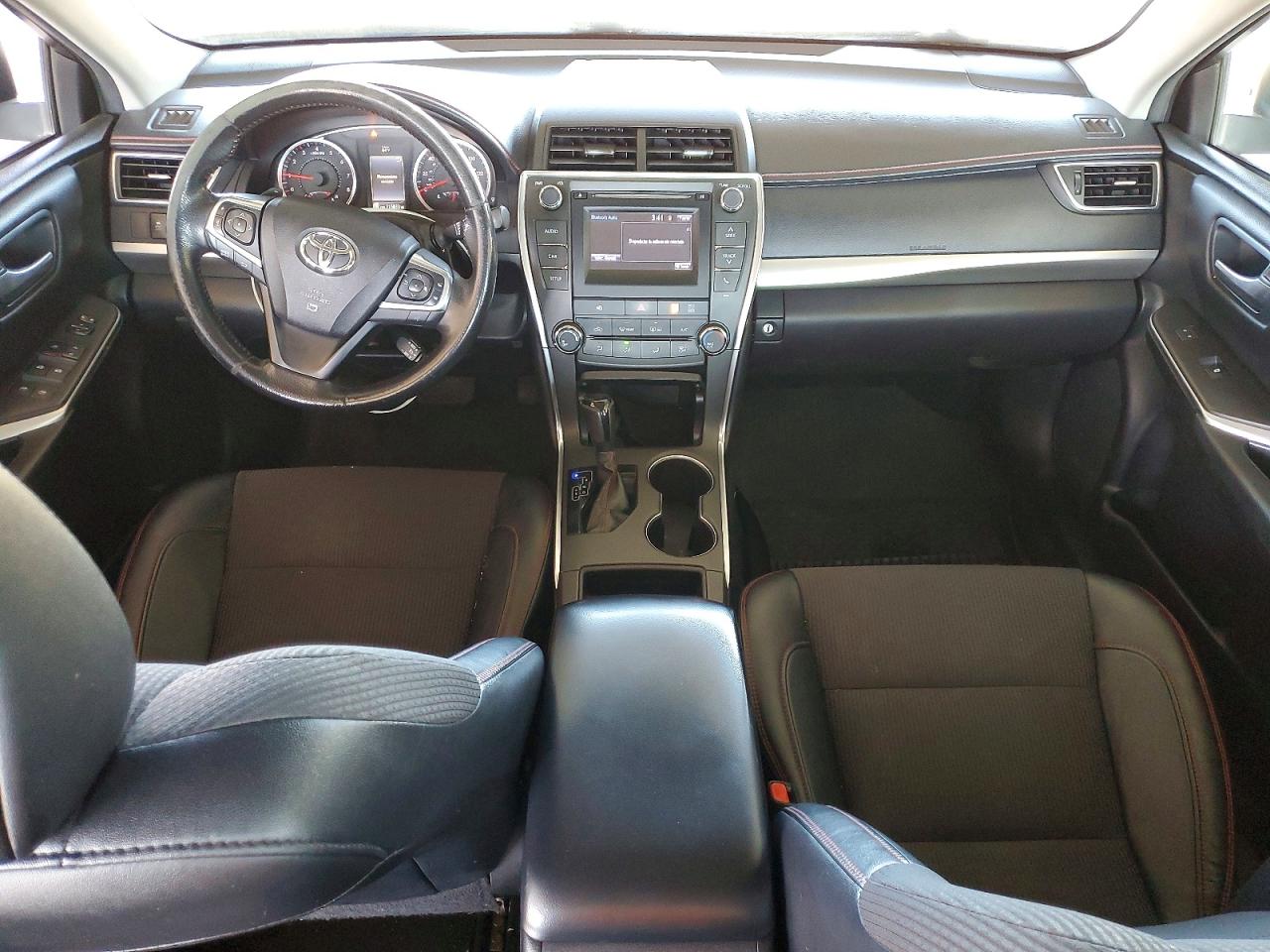 2017 TOYOTA CAMRY SE photo 22