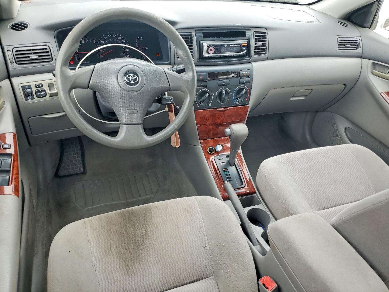 2005 TOYOTA COROLLA LE photo 8