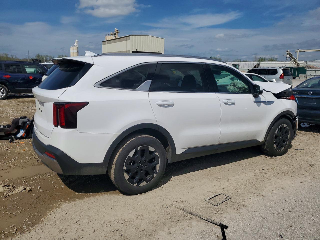 2024 KIA SORENTO S photo 5