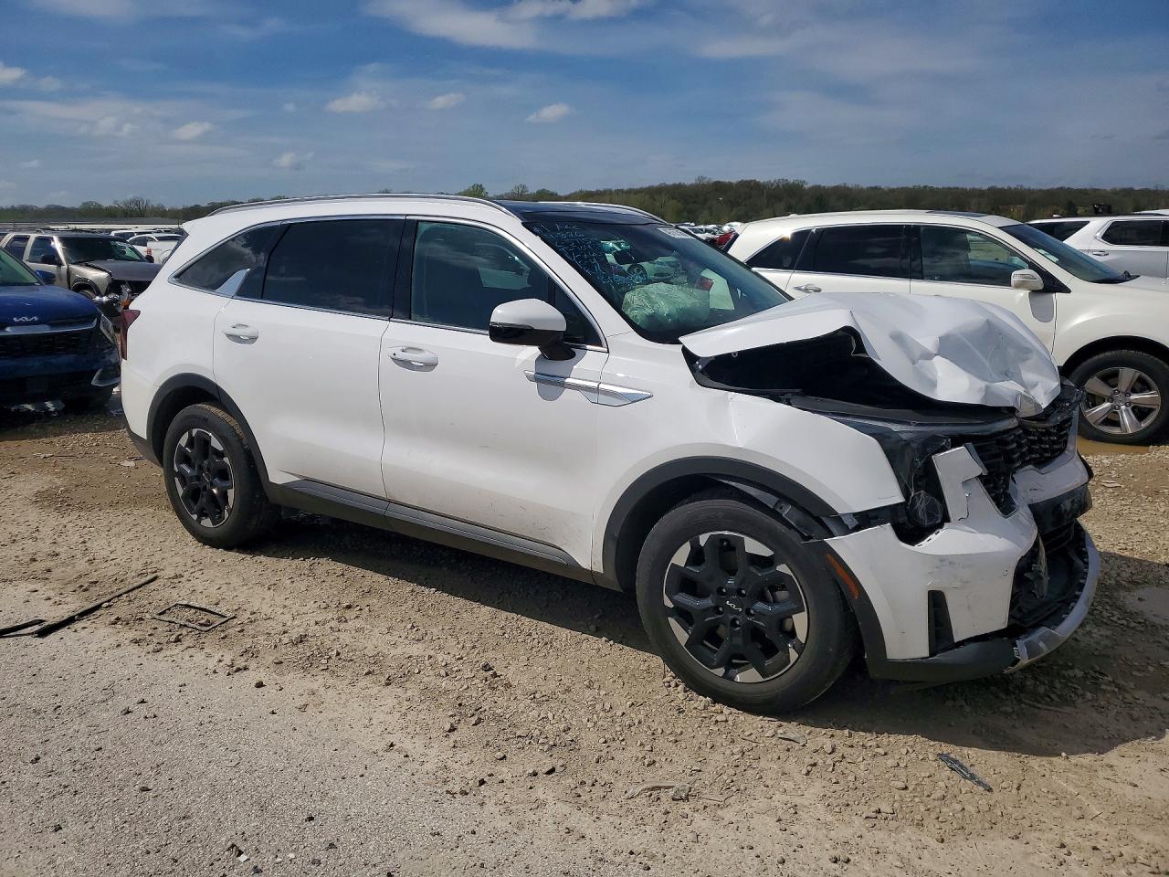 2024 KIA SORENTO S photo 7