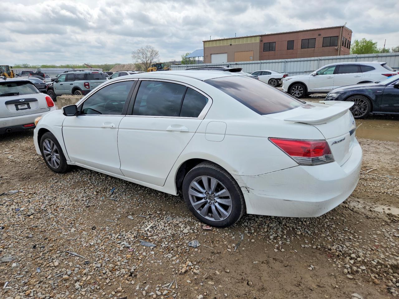 2011 HONDA ACCORD photo 4