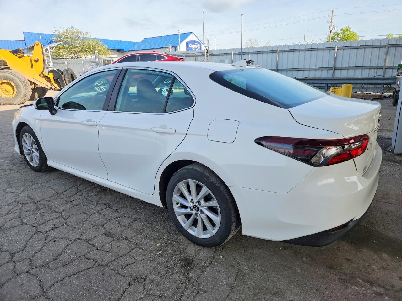 2022 TOYOTA CAMRY LE photo 4