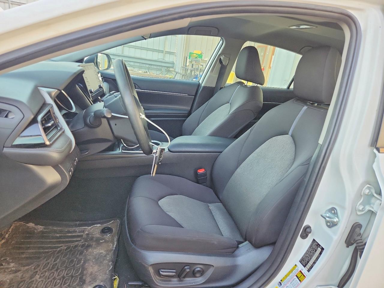 2022 TOYOTA CAMRY LE photo 19