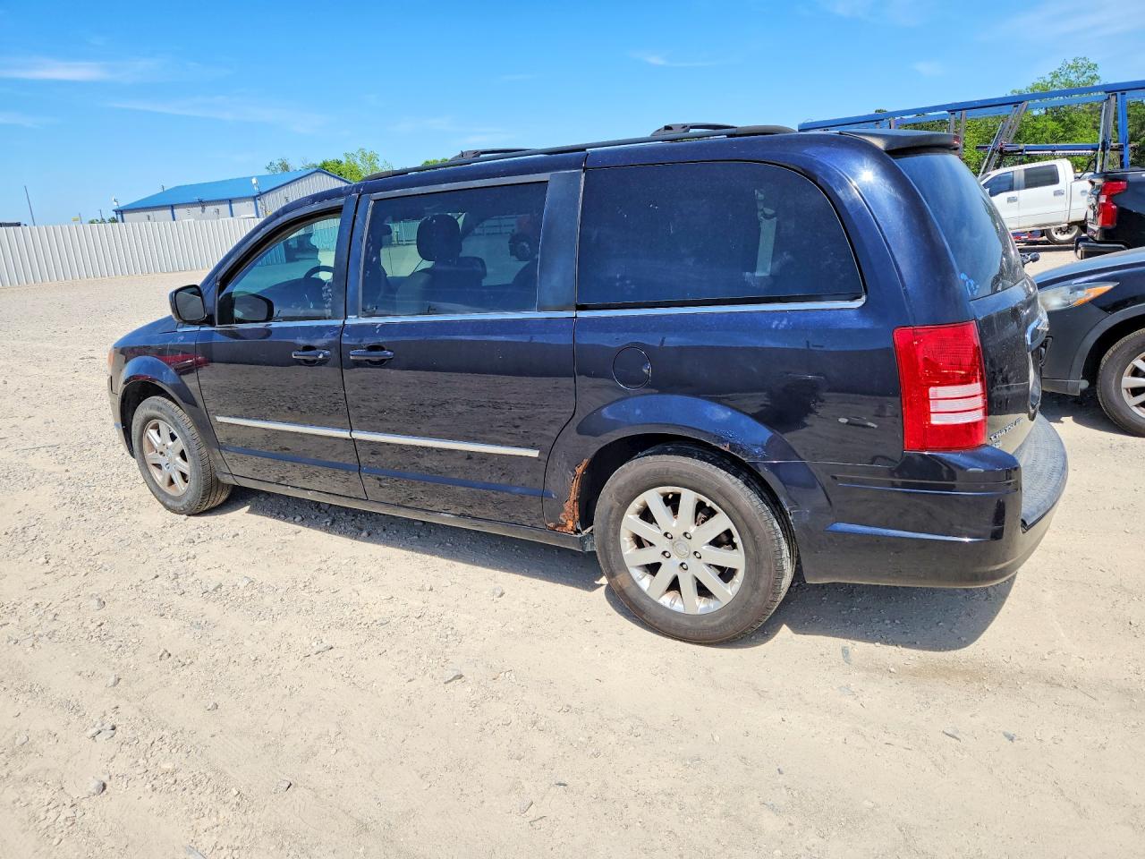 2010 CHRYSLER TOWN & COUNTRY TOURING PLUS photo 2