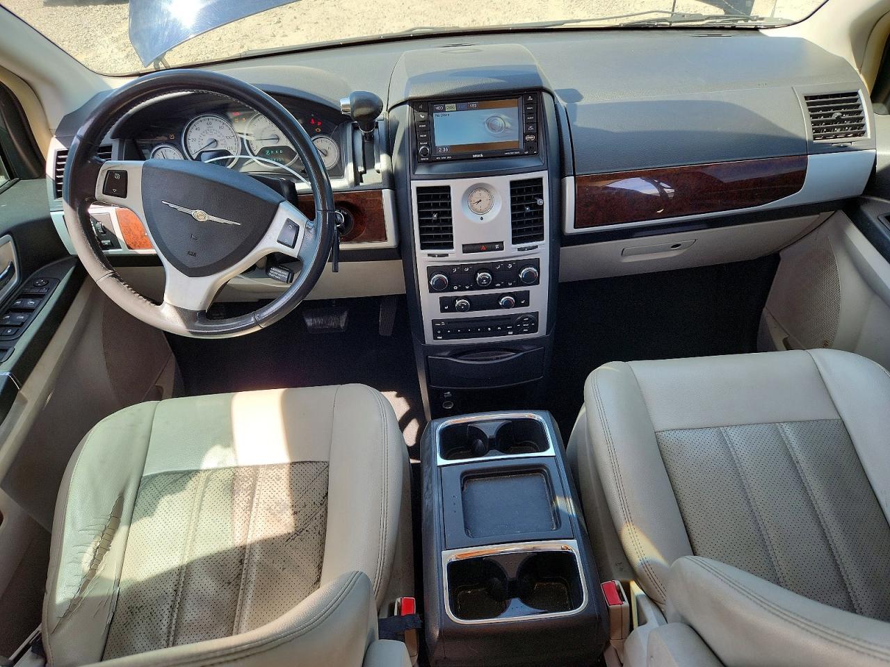 2010 CHRYSLER TOWN & COUNTRY TOURING PLUS photo 8