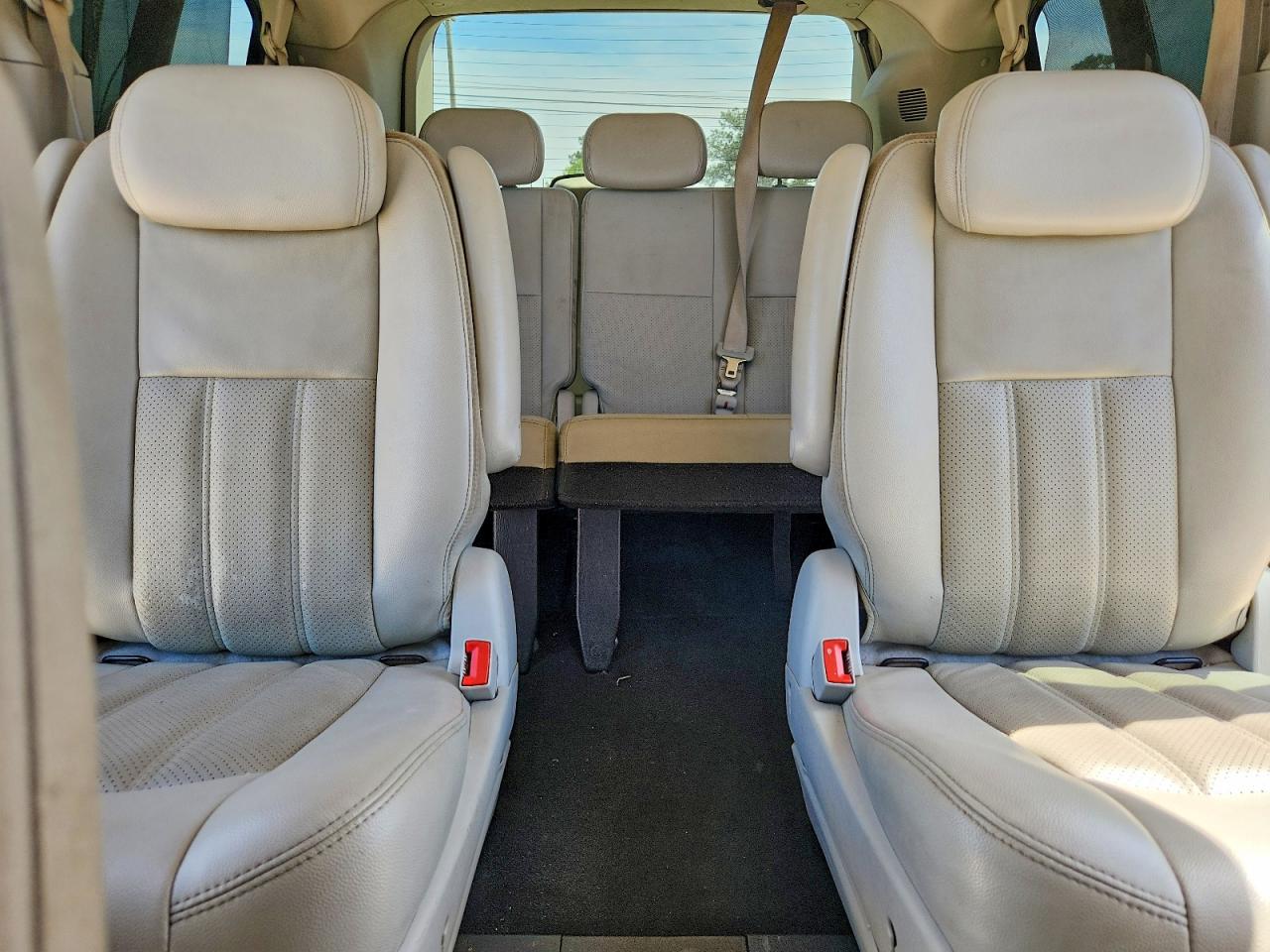 2010 CHRYSLER TOWN & COUNTRY TOURING PLUS photo 10