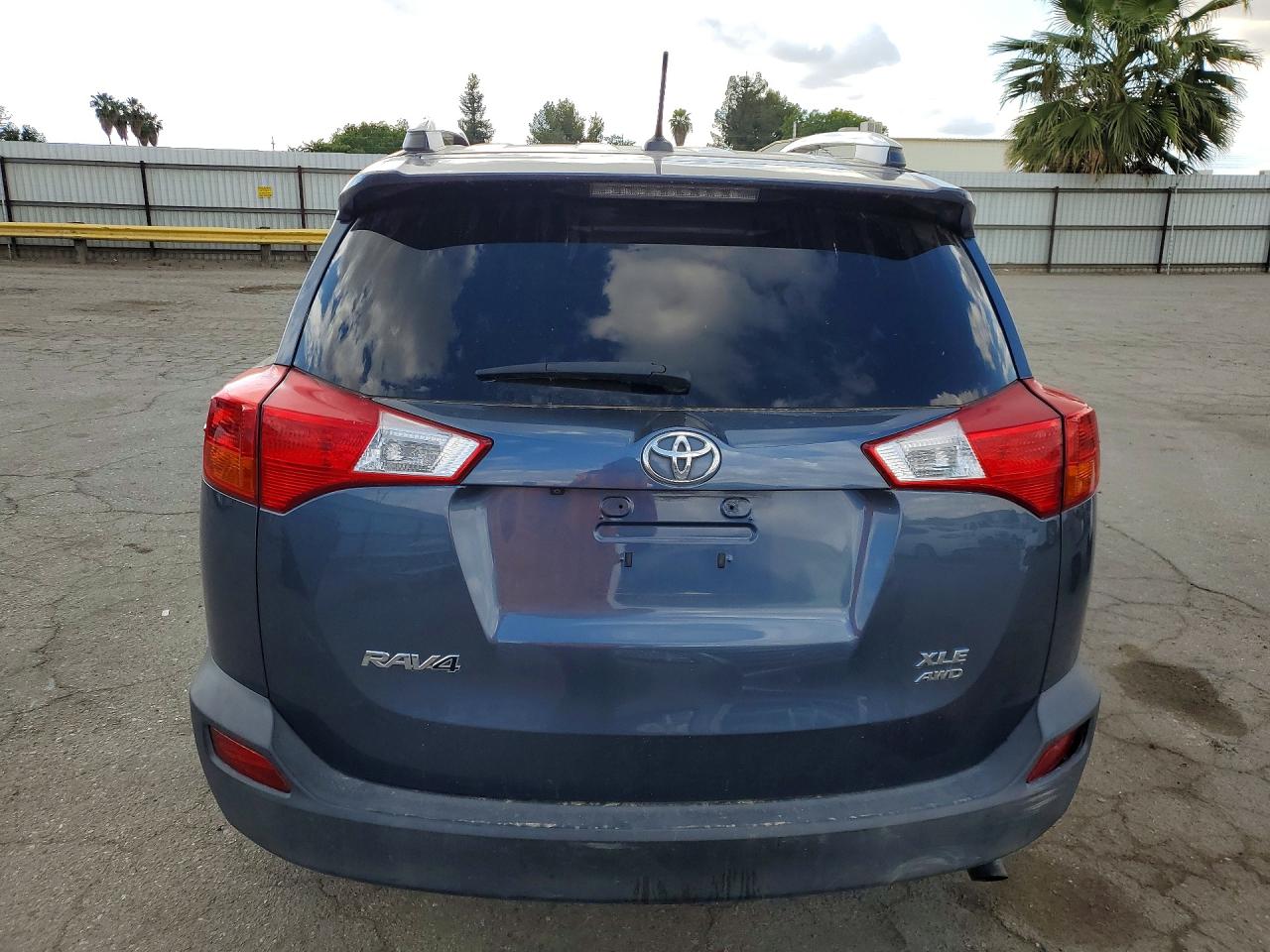 2013 TOYOTA RAV4 XLE photo 11