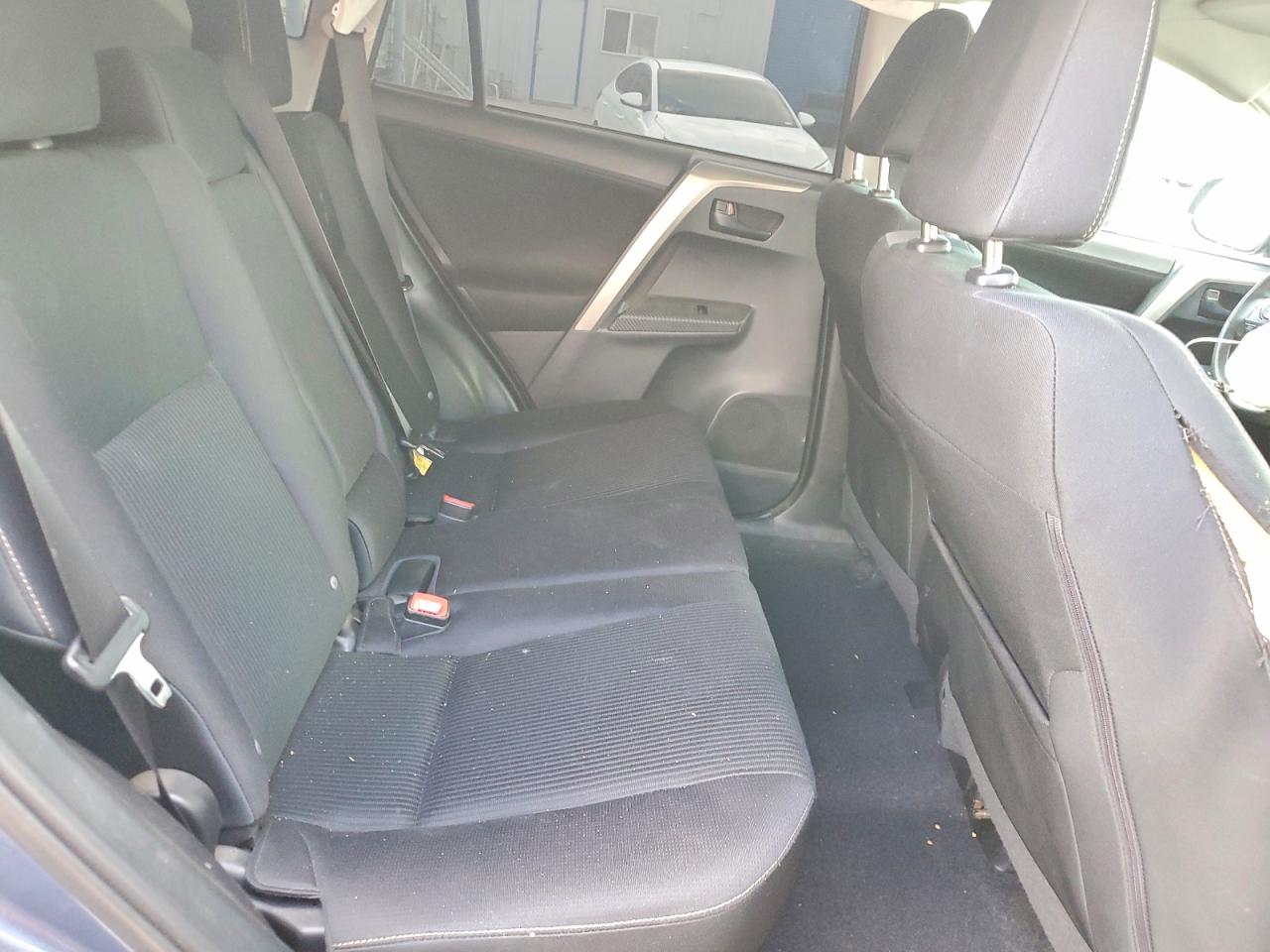 2013 TOYOTA RAV4 XLE photo 19