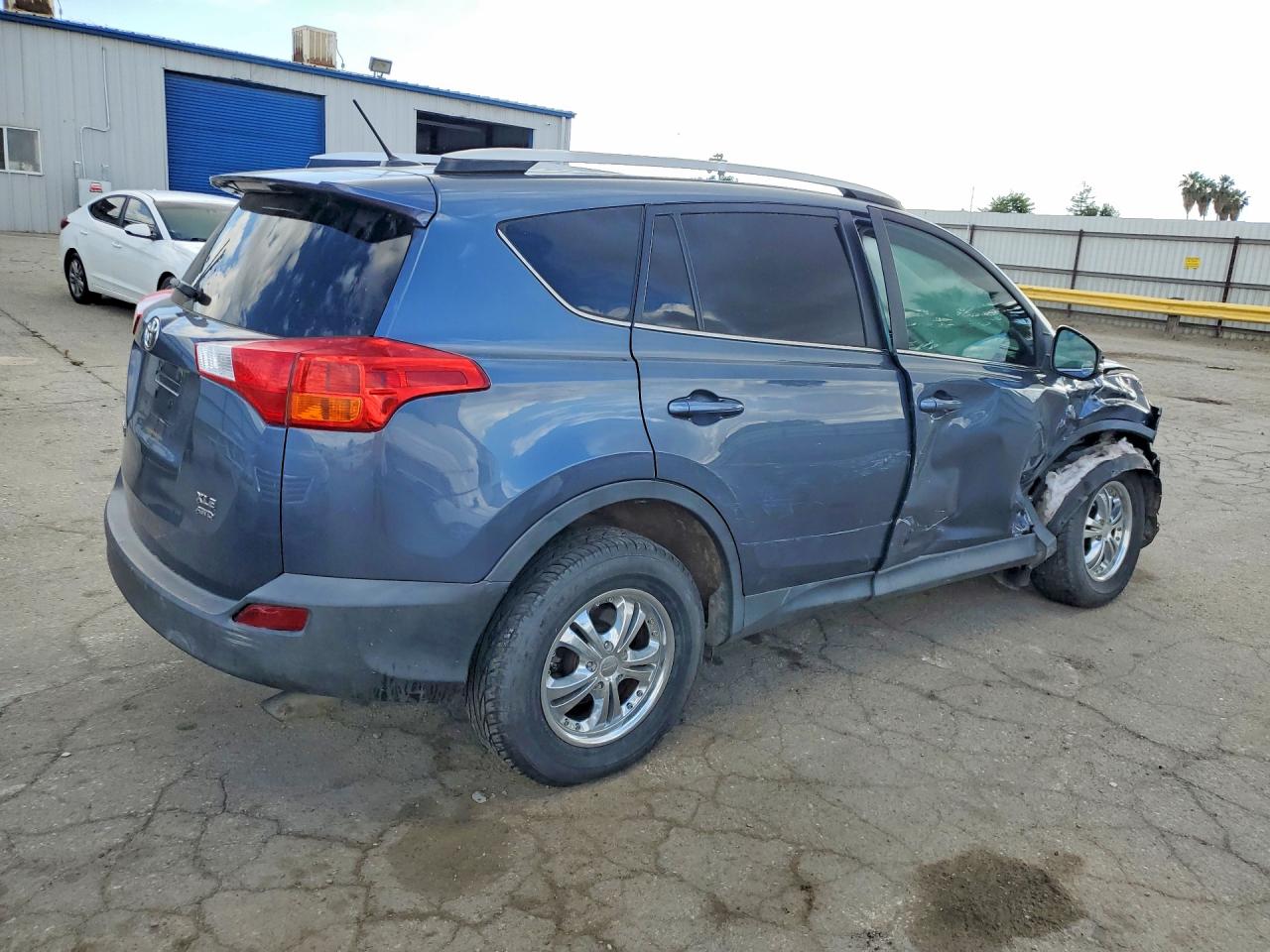 2013 TOYOTA RAV4 XLE photo 5