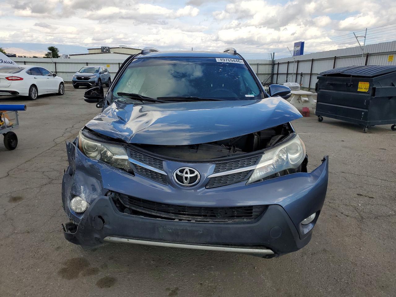 2013 TOYOTA RAV4 XLE photo 9