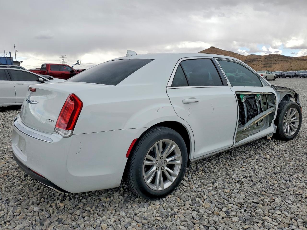 2019 CHRYSLER 300 TOURING photo 7