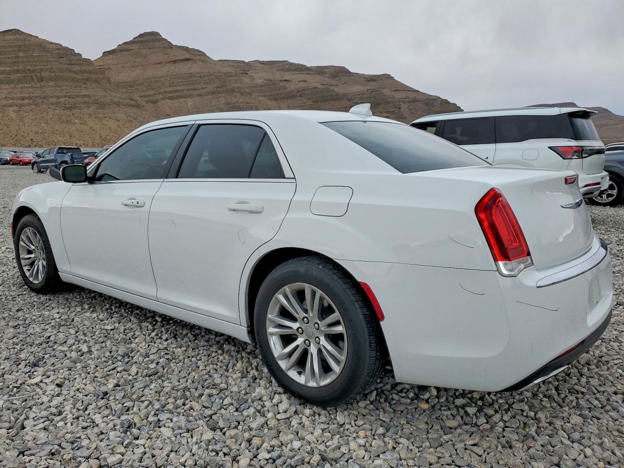 2019 CHRYSLER 300 TOURING photo 4