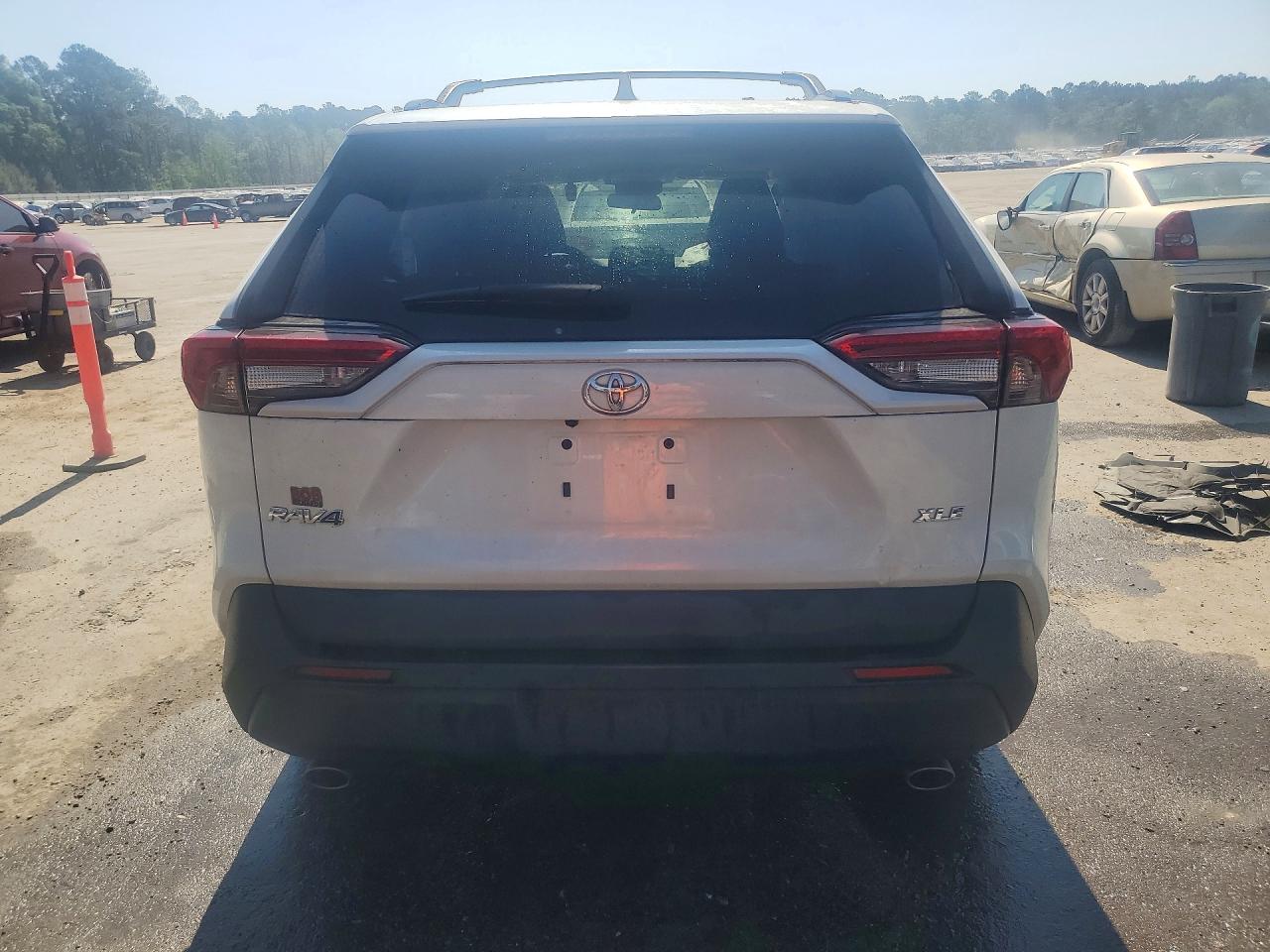 2021 TOYOTA RAV4 XLE PREMIUM photo 6