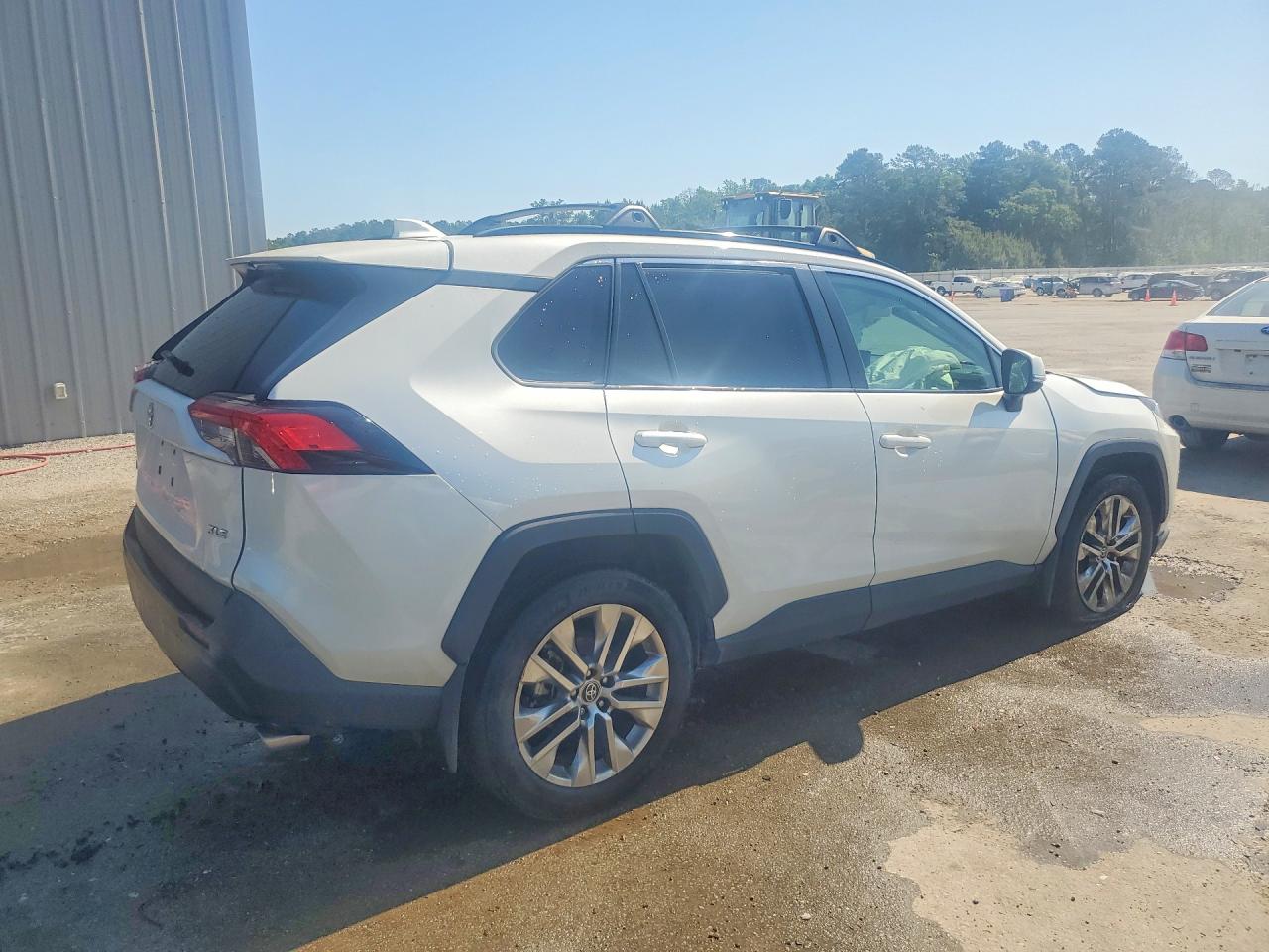 2021 TOYOTA RAV4 XLE PREMIUM photo 3