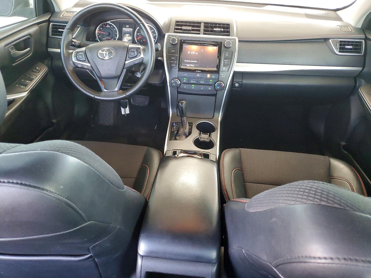 2016 TOYOTA CAMRY SE photo 22