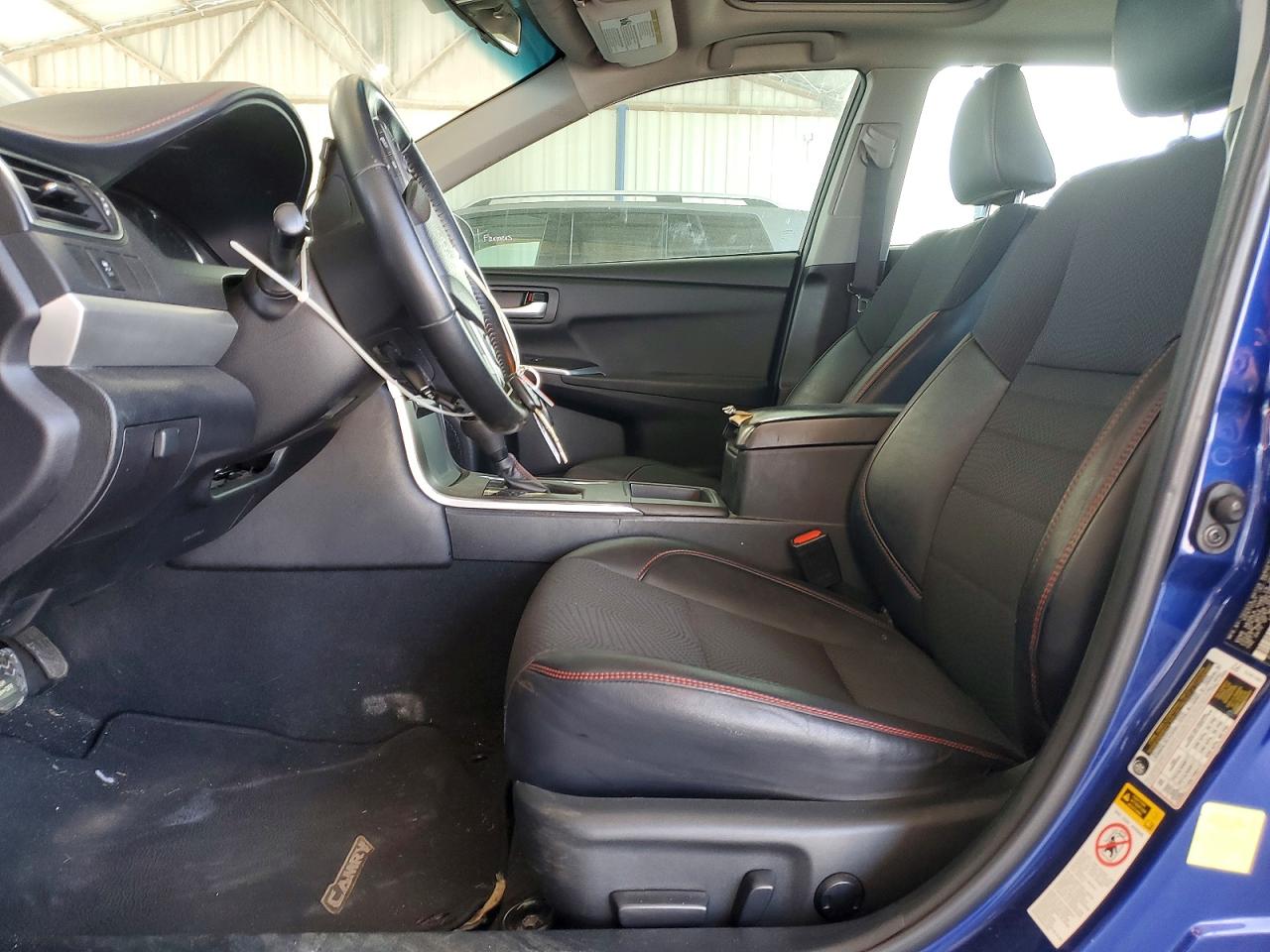 2016 TOYOTA CAMRY SE photo 19
