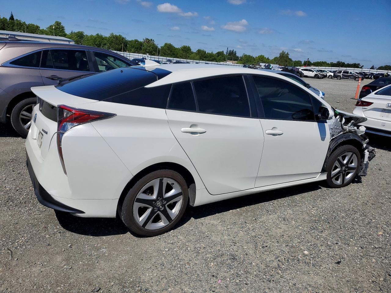 2016 TOYOTA PRIUS THREE TOURING photo 5