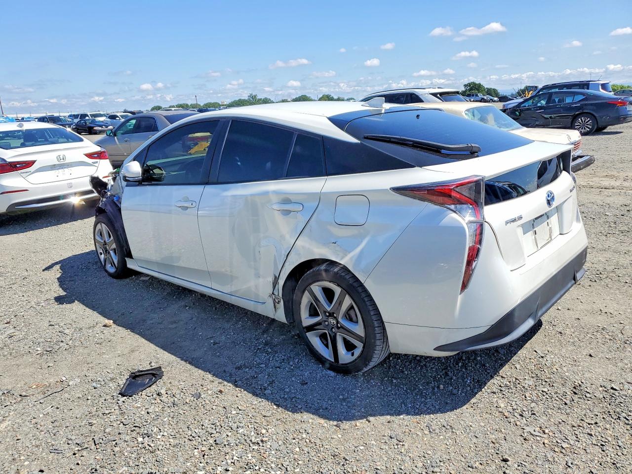 2016 TOYOTA PRIUS THREE TOURING photo 3