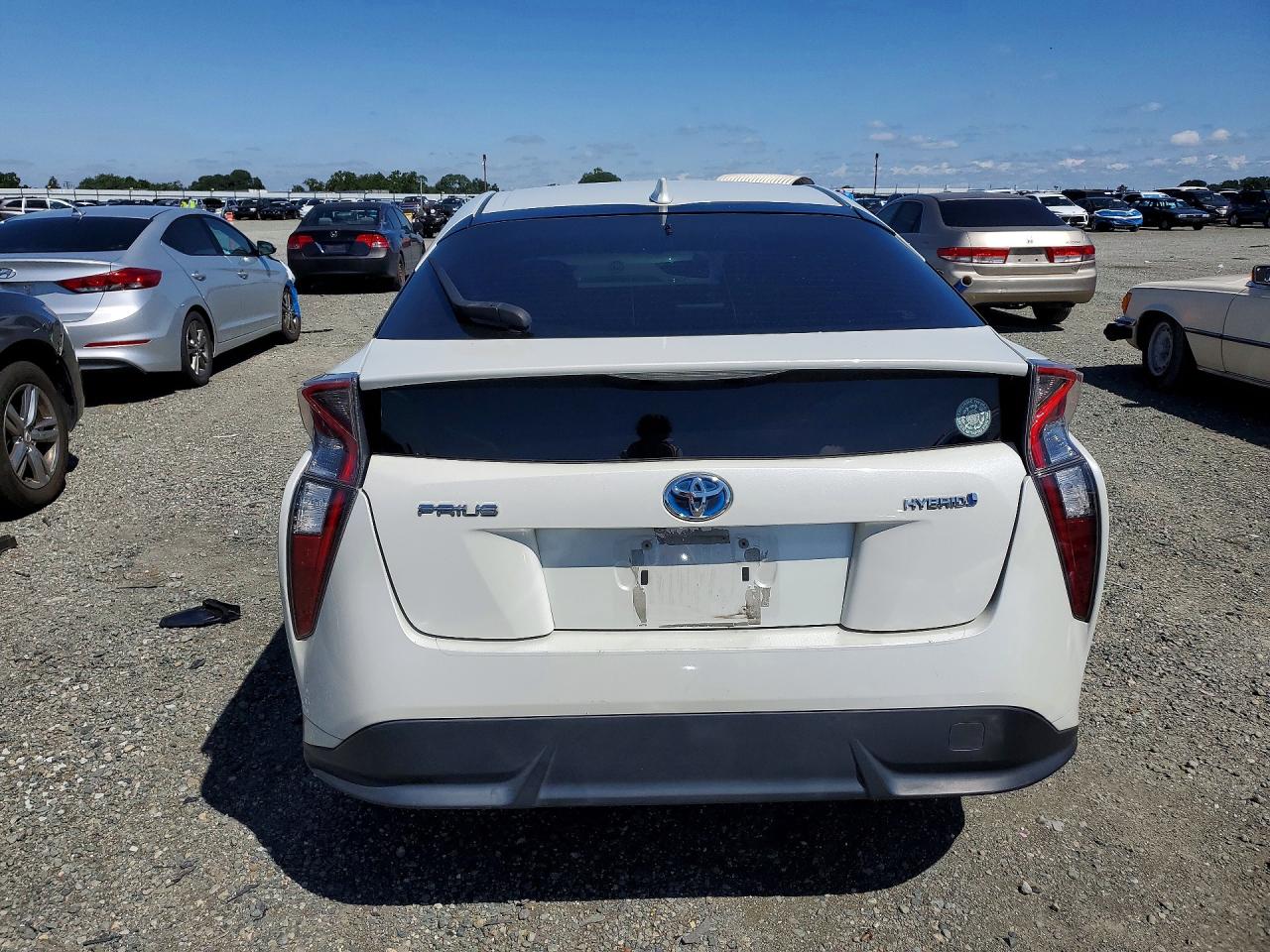 2016 TOYOTA PRIUS THREE TOURING photo 11