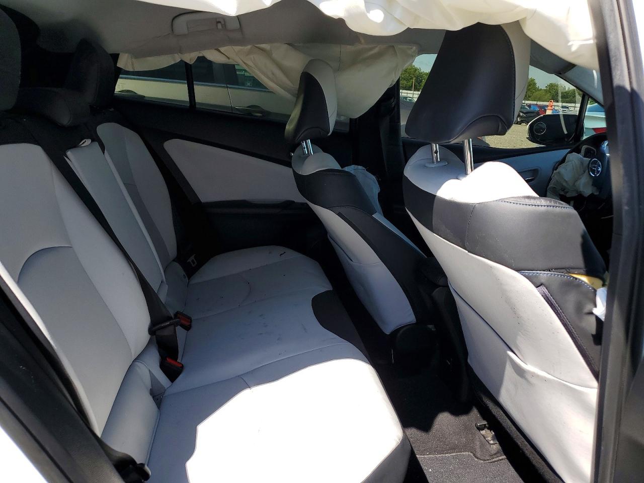 2016 TOYOTA PRIUS THREE TOURING photo 19