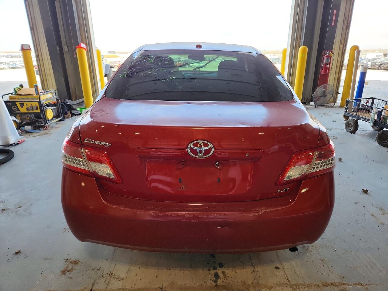2011 TOYOTA CAMRY LE photo 6