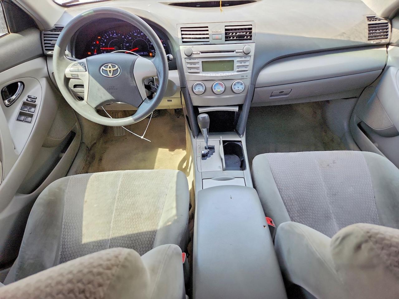 2011 TOYOTA CAMRY LE photo 8