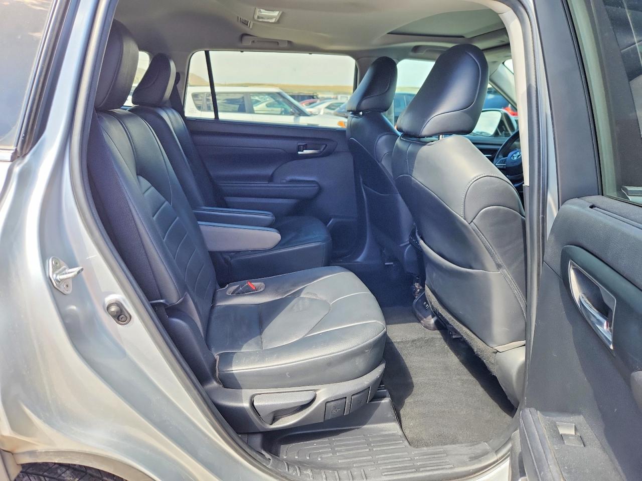 2020 TOYOTA HIGHLANDER XLE photo 31