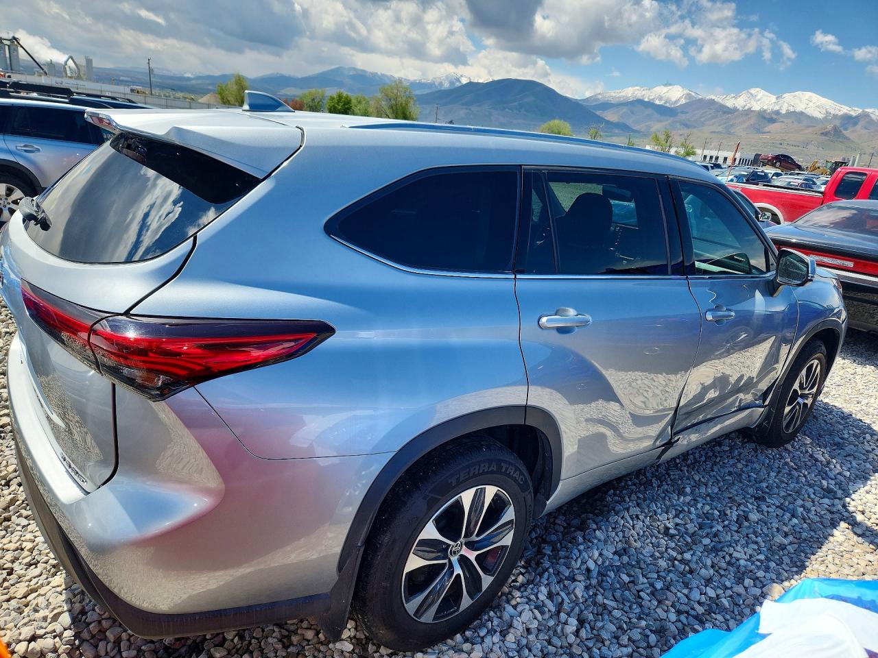 2020 TOYOTA HIGHLANDER XLE photo 7