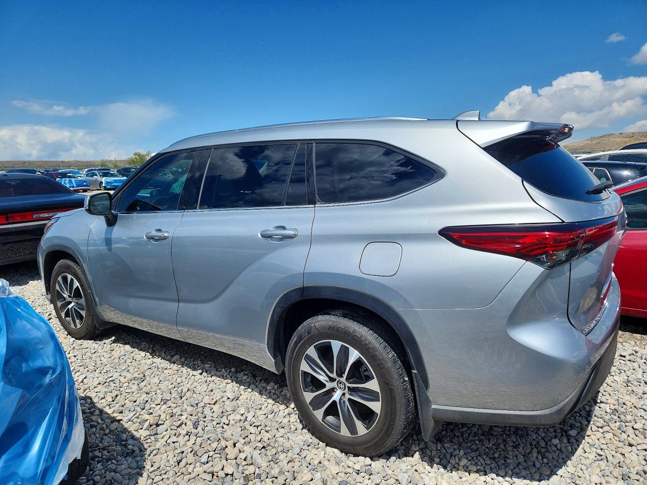 2020 TOYOTA HIGHLANDER XLE photo 4
