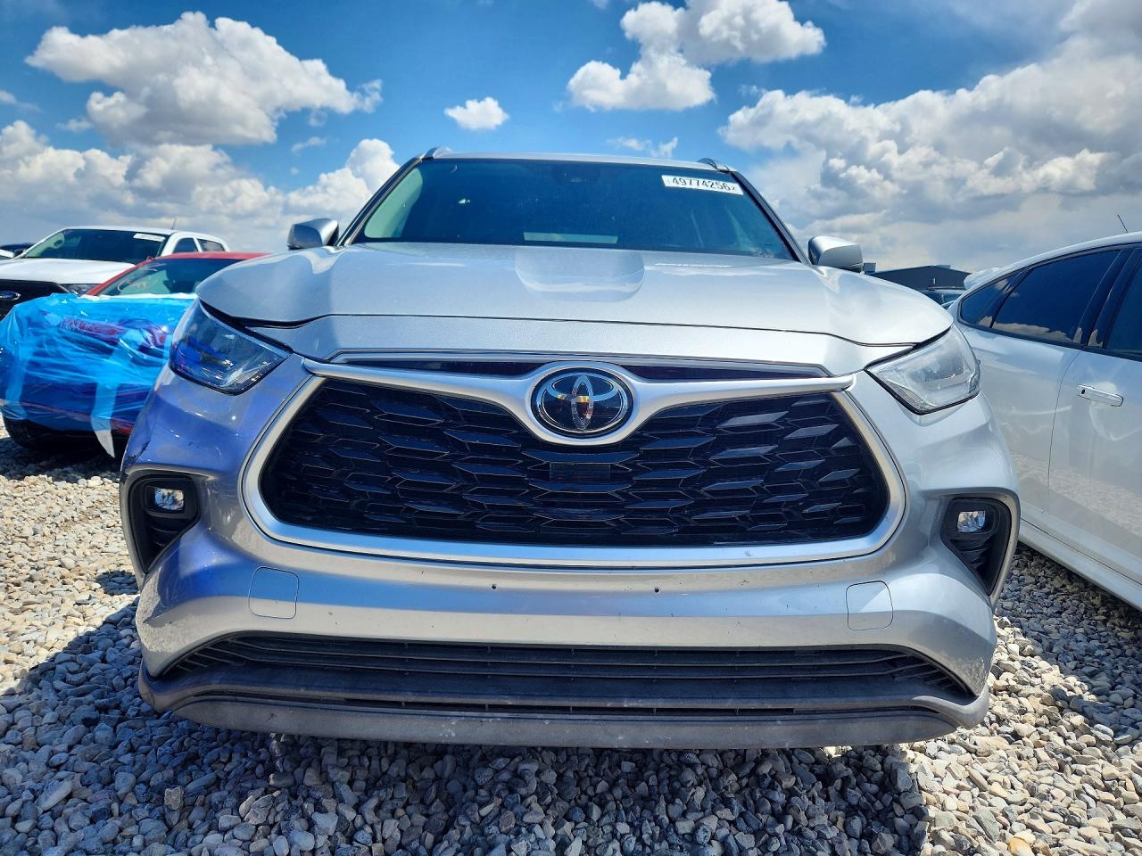 2020 TOYOTA HIGHLANDER XLE photo 13