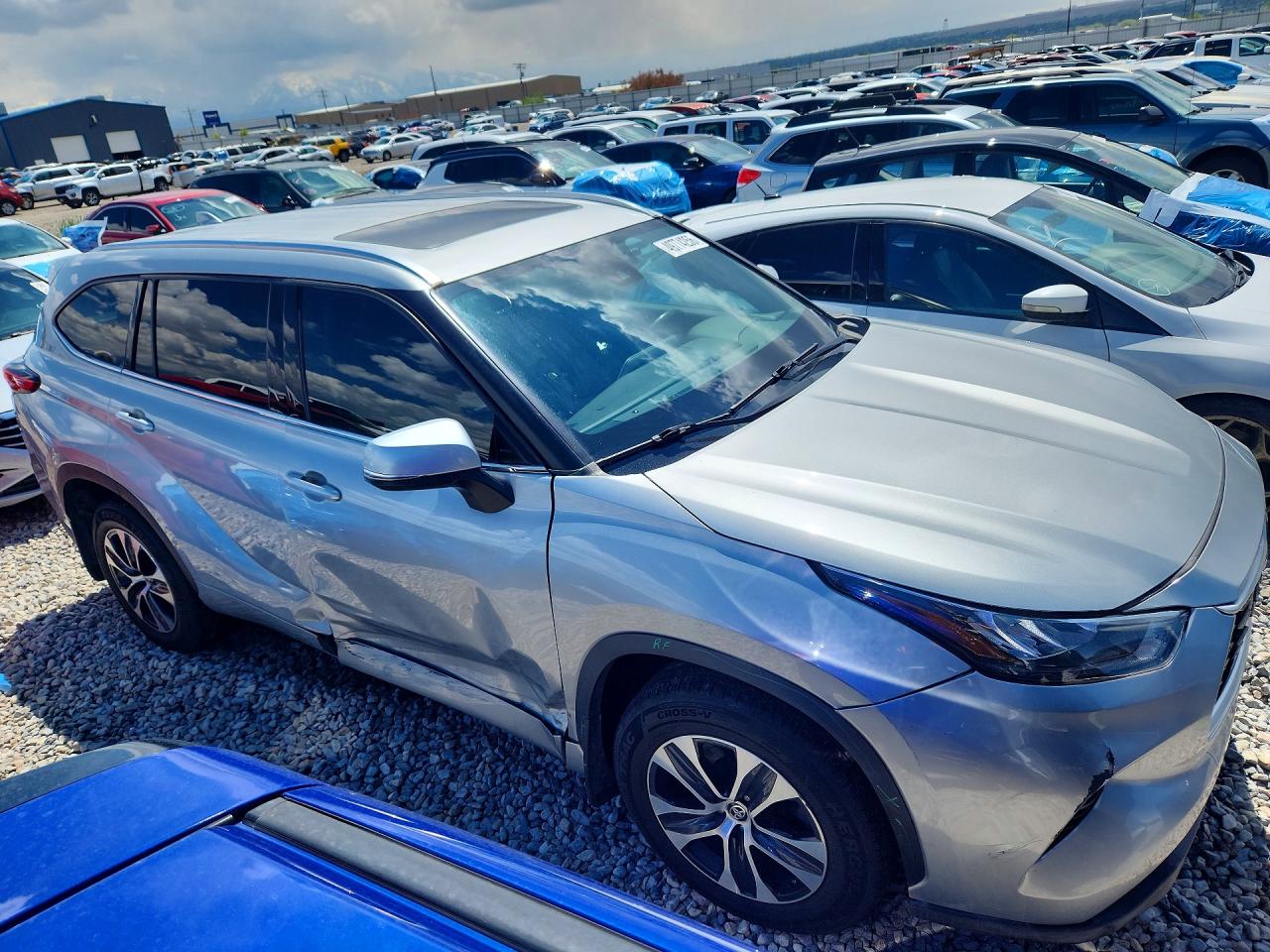 2020 TOYOTA HIGHLANDER XLE photo 10