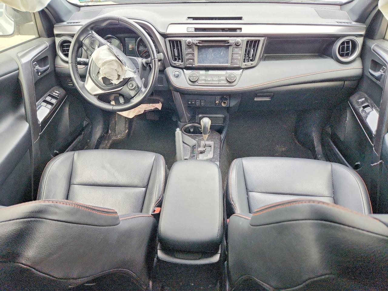 2016 TOYOTA RAV4 SE photo 15