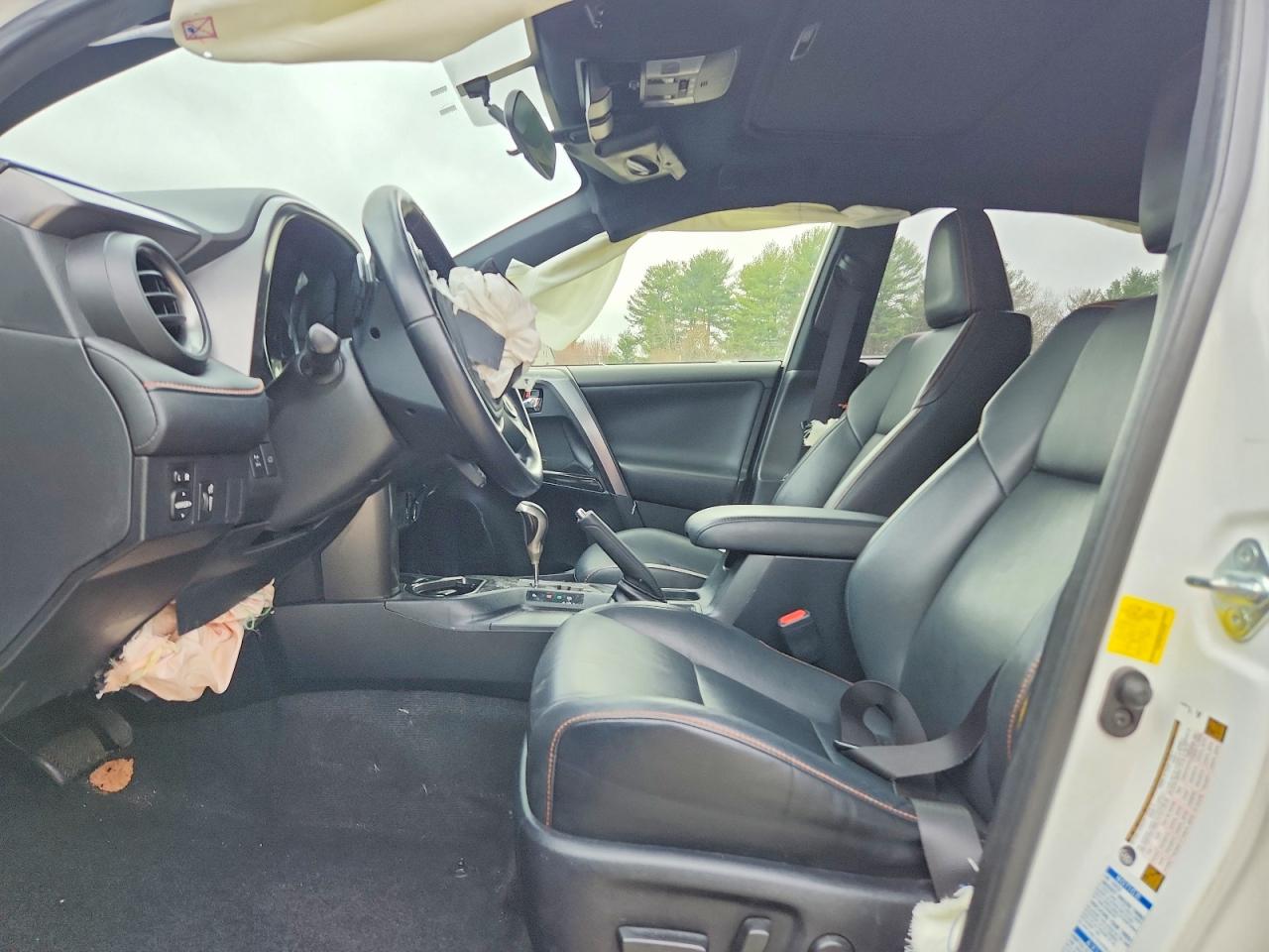 2016 TOYOTA RAV4 SE photo 13