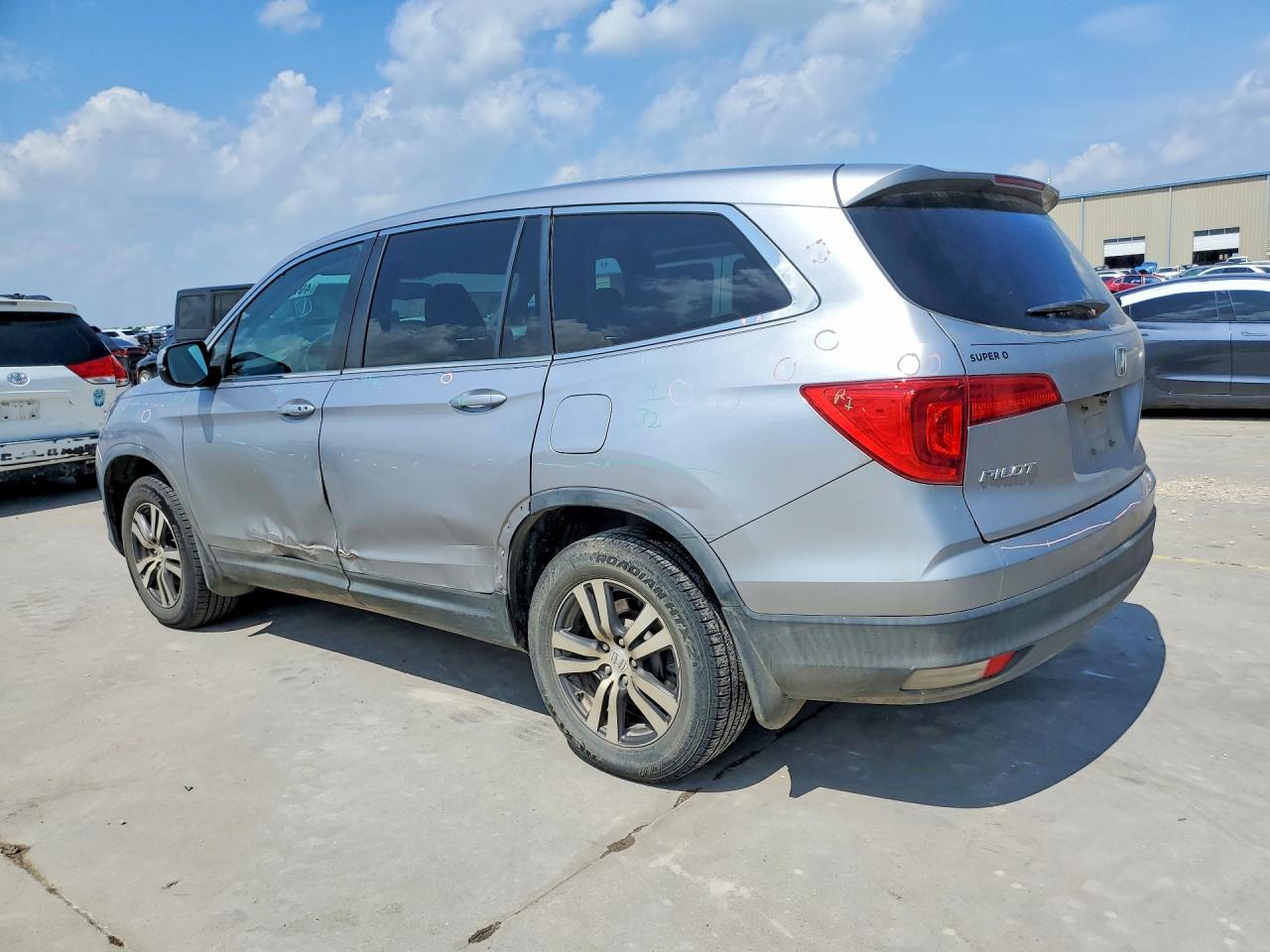 2016 HONDA PILOT EXLN photo 4