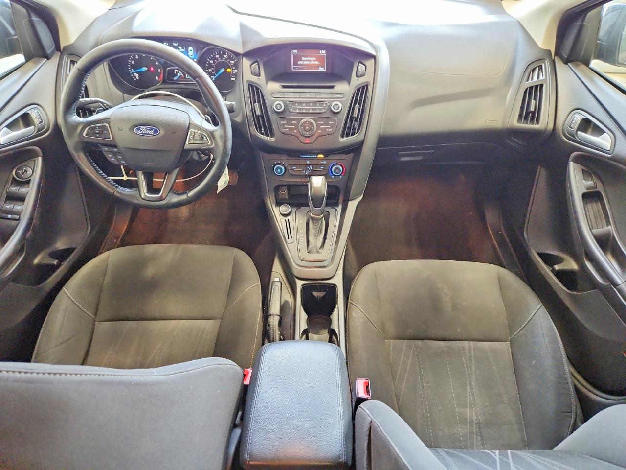 2015 FORD FOCUS SE photo 8