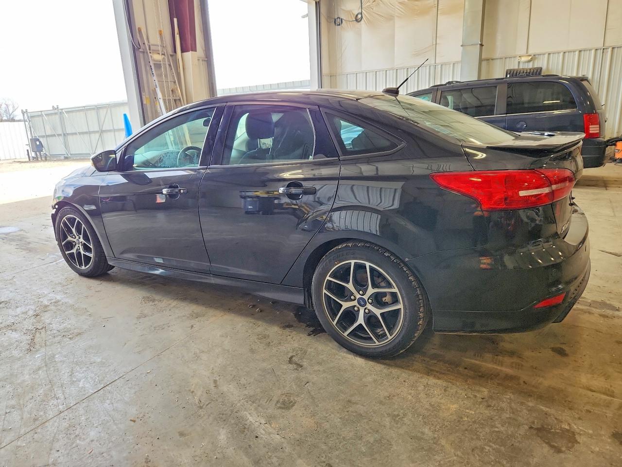 2015 FORD FOCUS SE photo 2