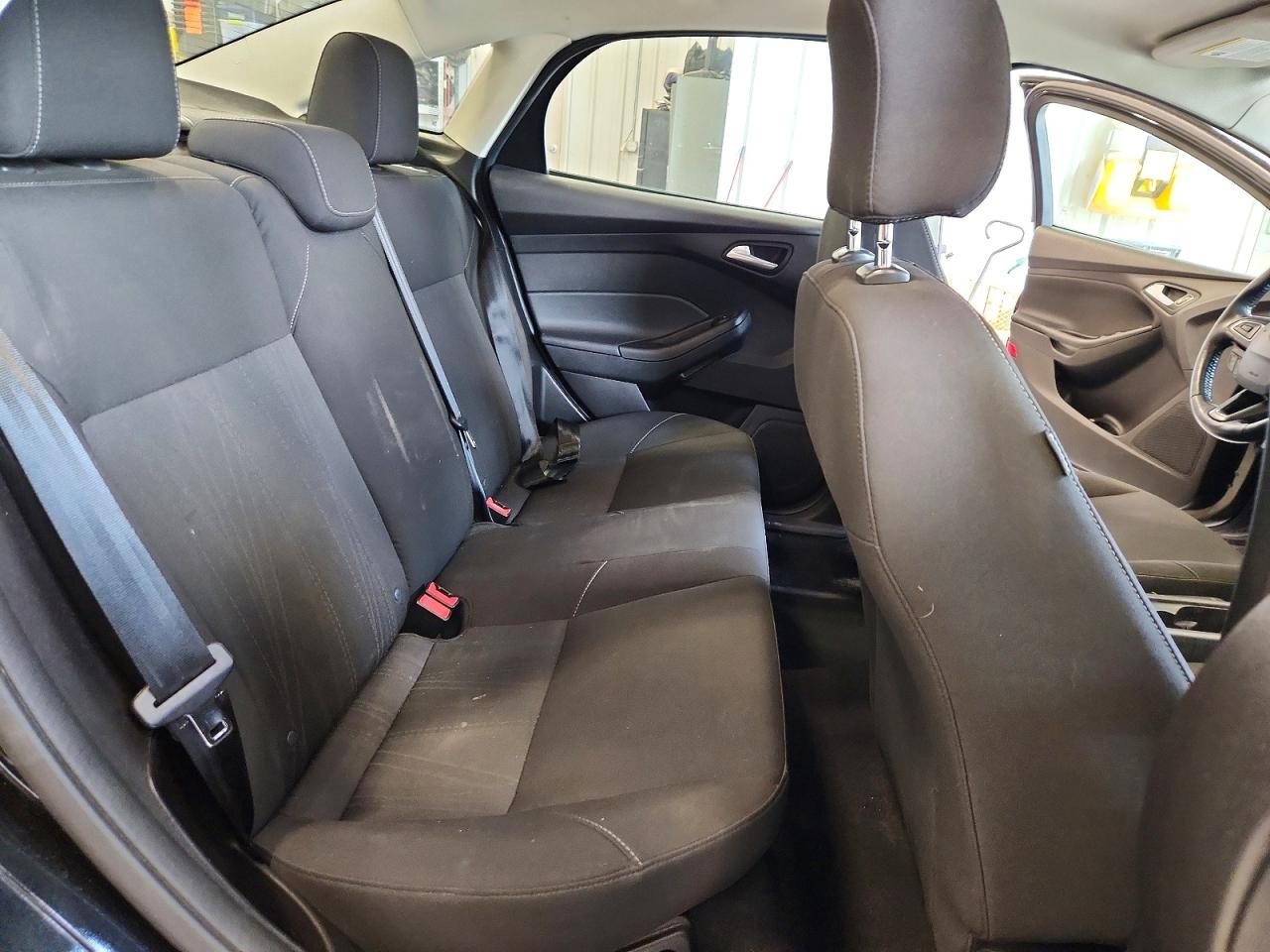 2015 FORD FOCUS SE photo 10