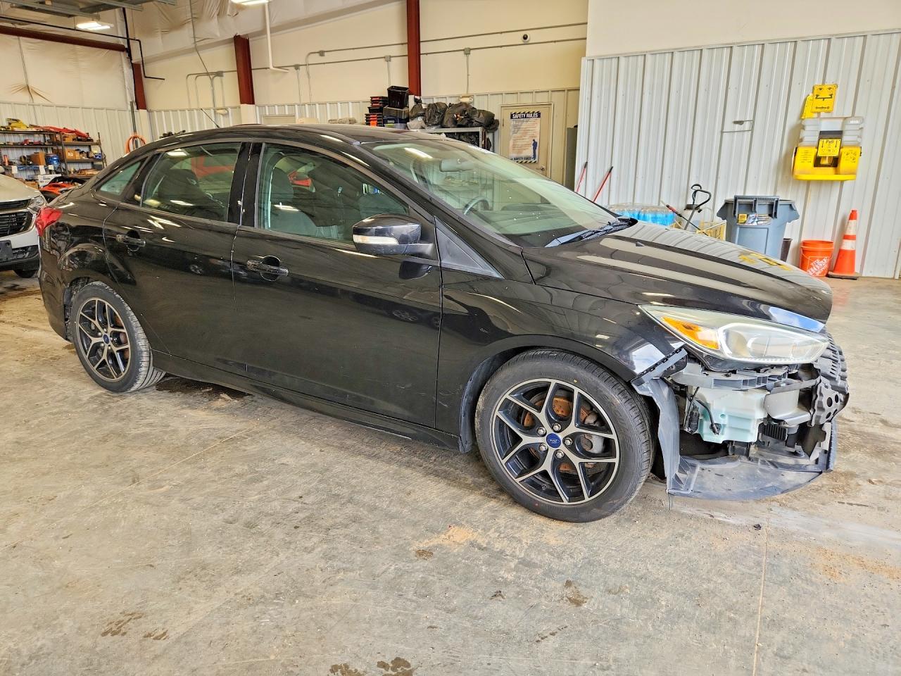 2015 FORD FOCUS SE photo 4