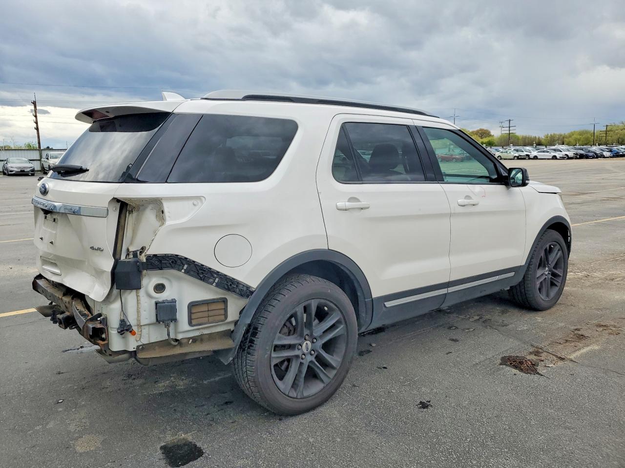 2017 FORD EXPLORER XLT photo 5